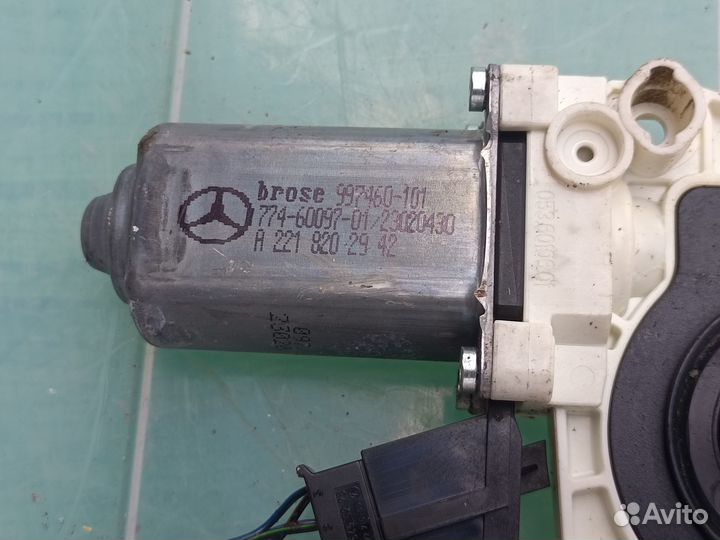 Mercedes Benz W221 Моторчик стеклоподъемника задни
