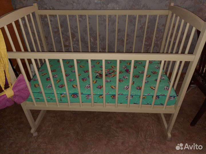 Детская кроватка с матрасом