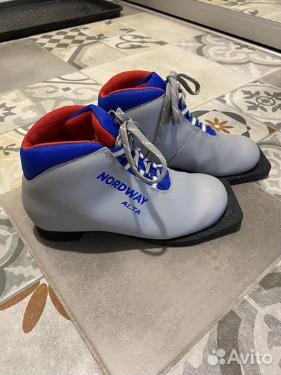 Лыжные ботинки Nordway. Размер 35