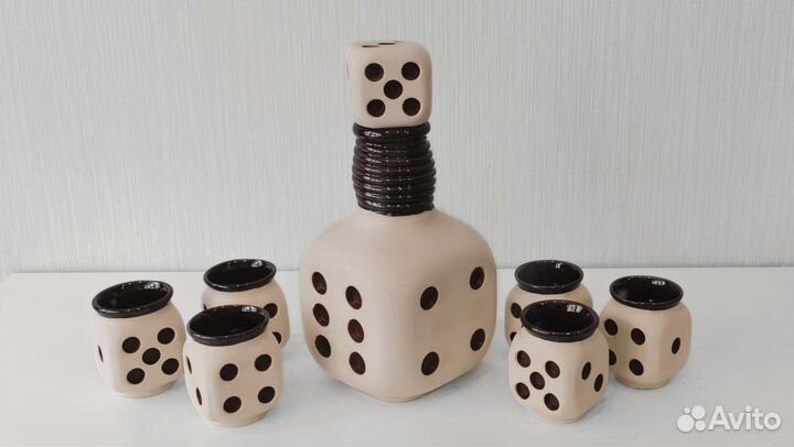 Графин и рюмки 