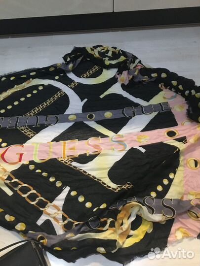 Платок Guess, сумка Furla