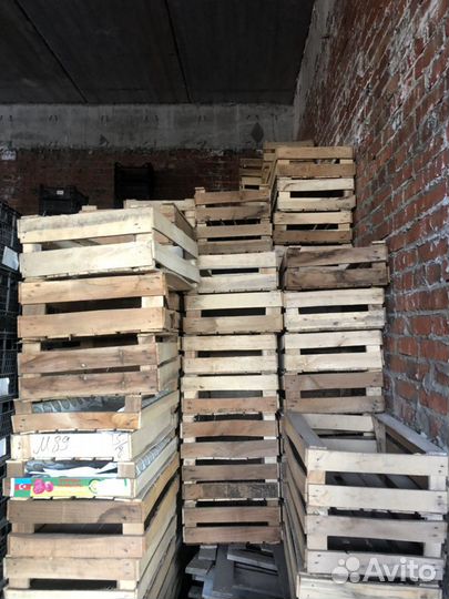 Пластмассовые и деревянное Ящики