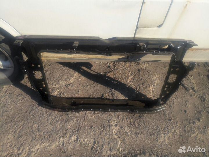 Рамка радиатора Hyundai Solaris
