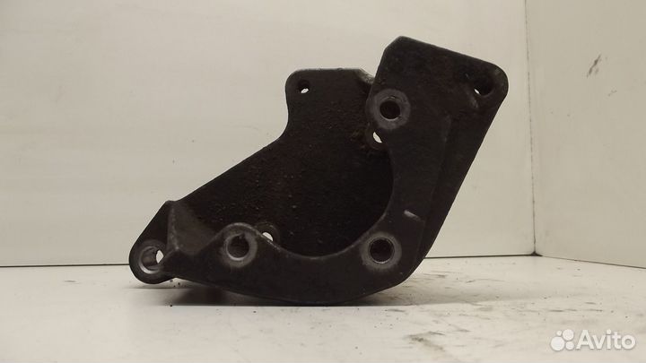 Кронштейн насоса гидроусилителя Фольксваген Пассат