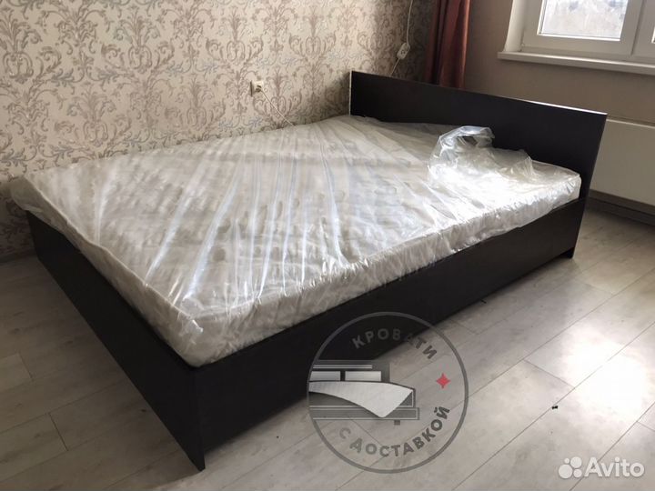 Кровать с матрасом