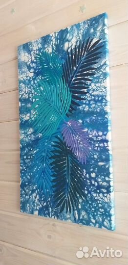 Картина в технике fluid art 