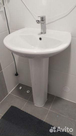 Раковина с пьедесталом
