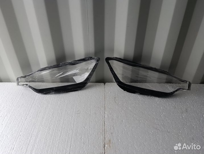 Стекло фары левое / правое Volvo XC60 2017-2021