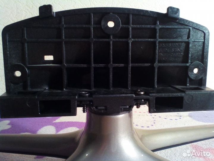 Подставка от Samsung UE32F6100AK с крепежом