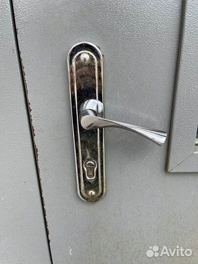 Дверь входная уличная бу