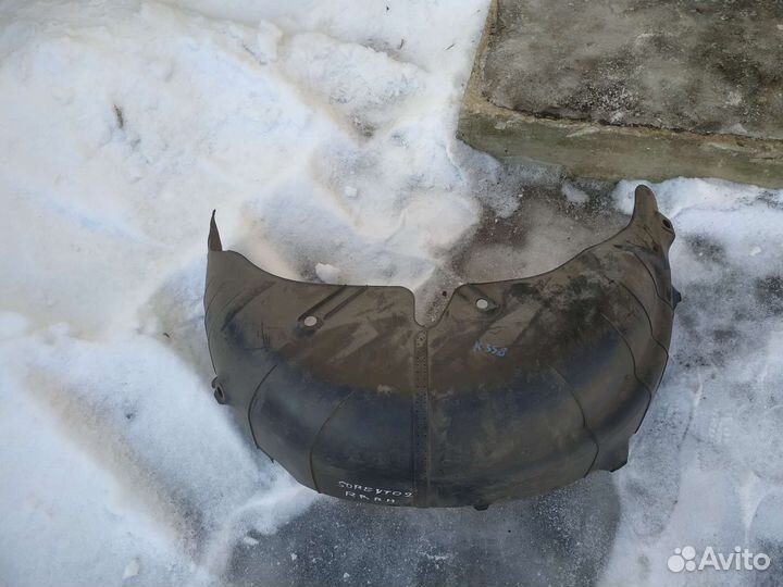 Подкрылок задний правый