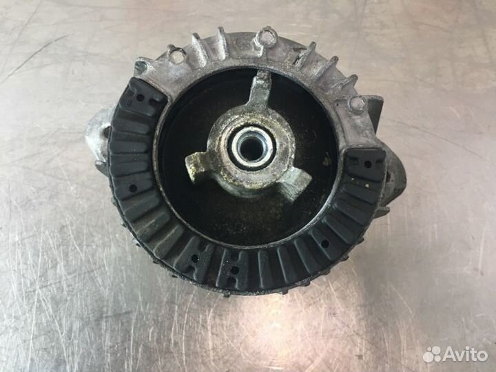 Подушка крепления двигателя Mercedes C-Class W204