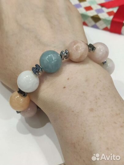 Браслет с разноцветными бериллами