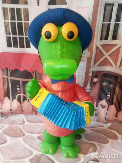 Пластмассовая игрушка СССР Крокодил Гена, 35 см