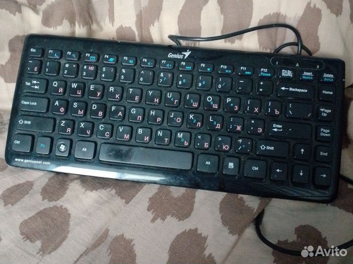 Продам клавиатуру