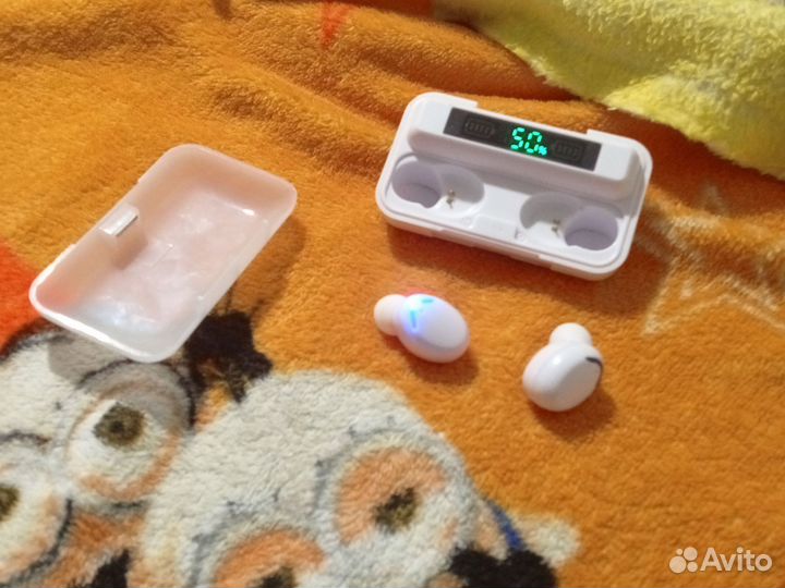 Наушники б/у проблема в кейсе для открывания