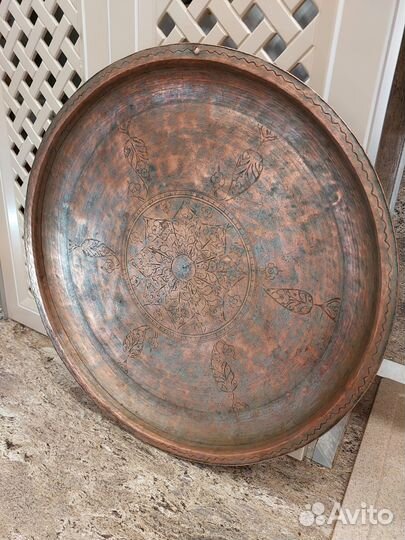 Старинный глубокий поднос из меди