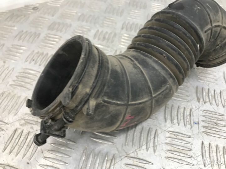 Б/У патрубок воздушного фильтра (трубка, шланг)