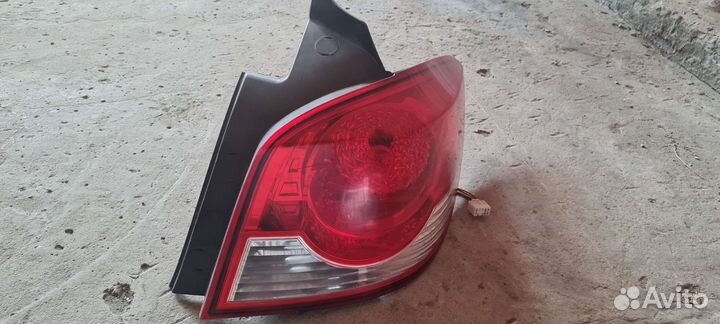 Фонарь задний правый chevrolet cruze J300