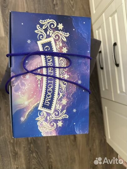 Новогодняя подарочная коробка