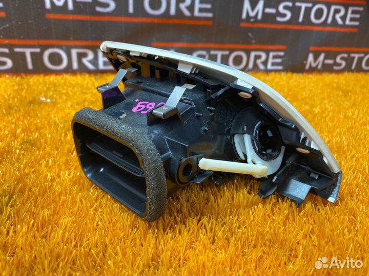 Дефлектор воздушный передний левый Bmw 1-Series