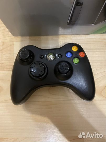 Xbox 360s 250Gb 2012г / 1 геймпад