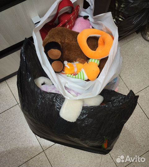 Отдам 3 пакета мягких игрушек