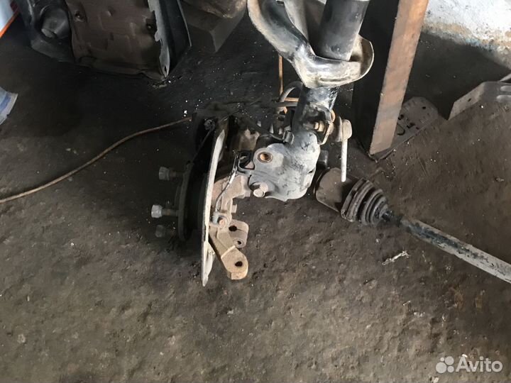 Передняя левая стойка митсубиси оутлендер