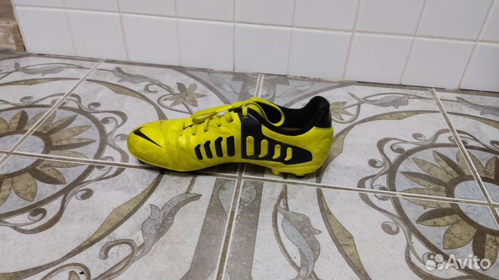 Футбольные бутсы nike