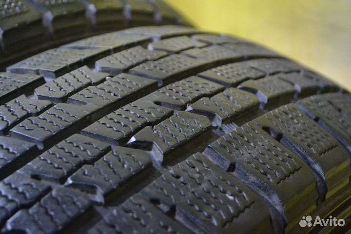 Goodyear Ice Navi Zea II 205/60 R16