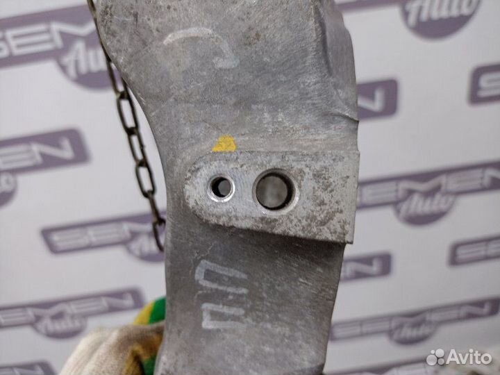 Кулак передний правый Nissan Teana J32 2008-2014