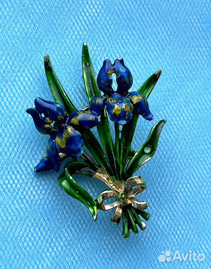Броши винтажные: Exquisite Ирис малая Англия 60-е