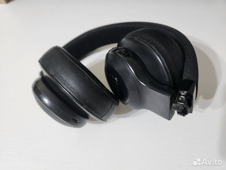 Беспроводные наушники jbl