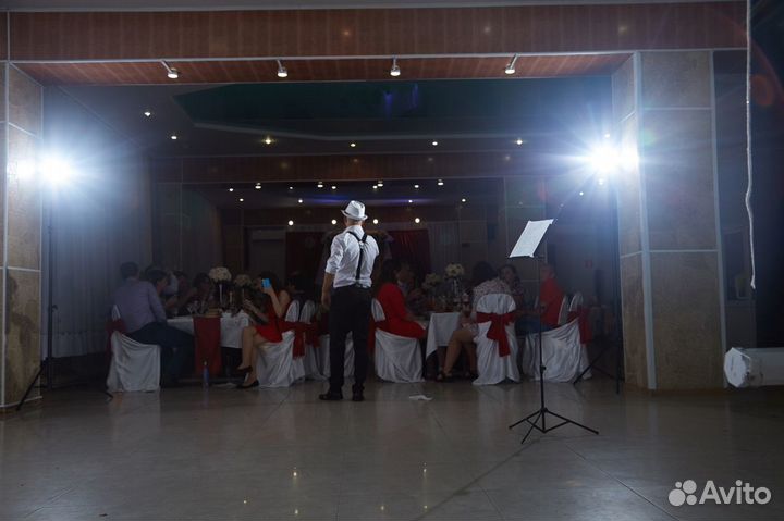 Ведущий, DJ, вокалист, саксофонист