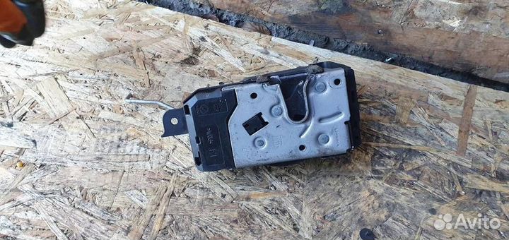 Замок двери передней левой Opel Astra H caravan 2