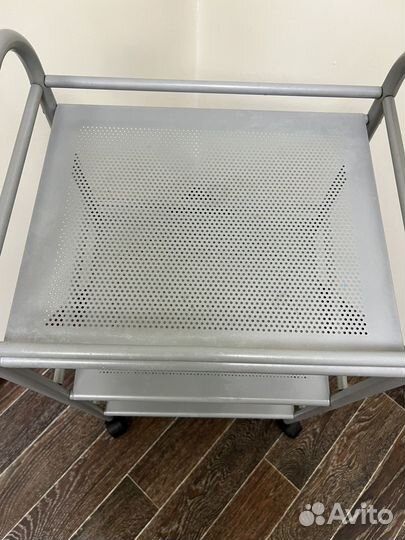 Этажерка на колесиках
