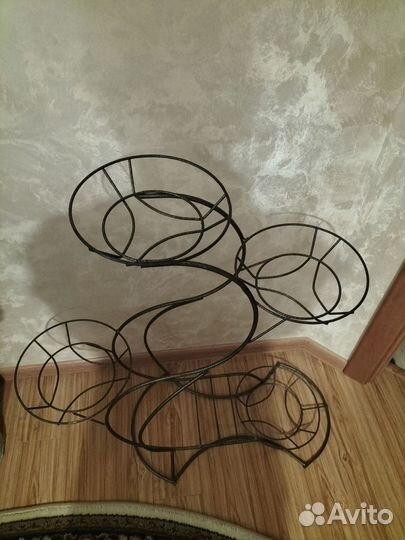 Напольная подставка для цветов