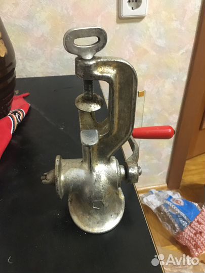 Мясорубка ручная механическая чугунная