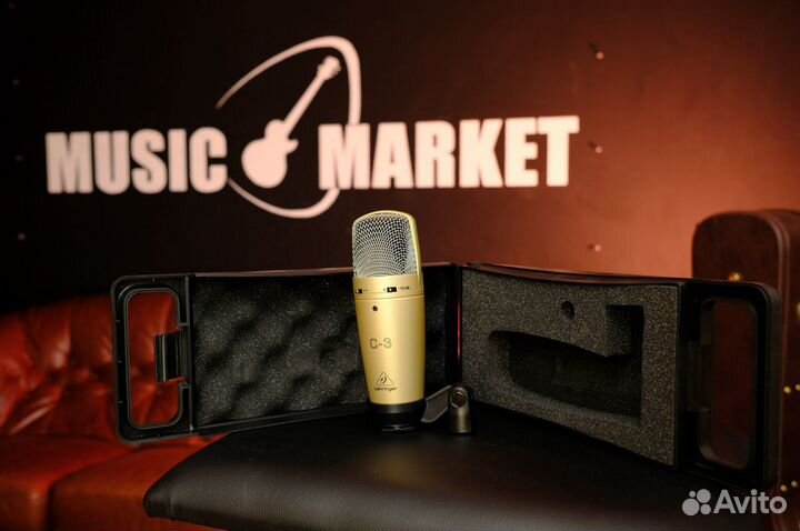 Студийный конденсаторный микрофон