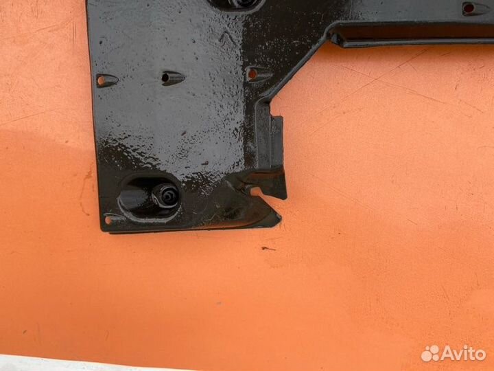 Защита днища кузова передняя правая Lexus Ls