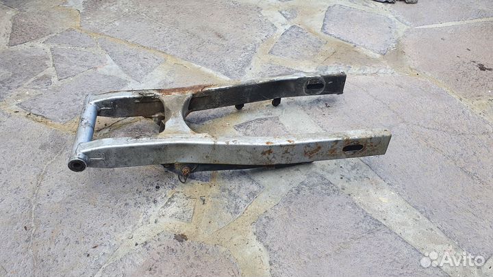 Маятник / задний рычаг Suzuki GSX R400 Сузуки