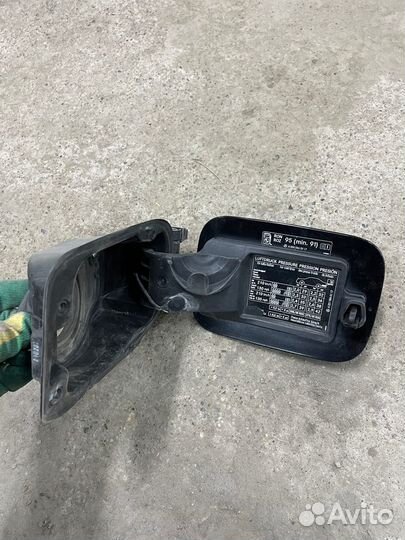 Крышка лючок бензобака мерс w221 в сборе