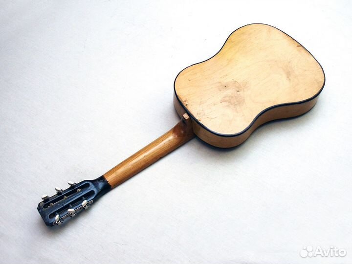 Приличная гитара