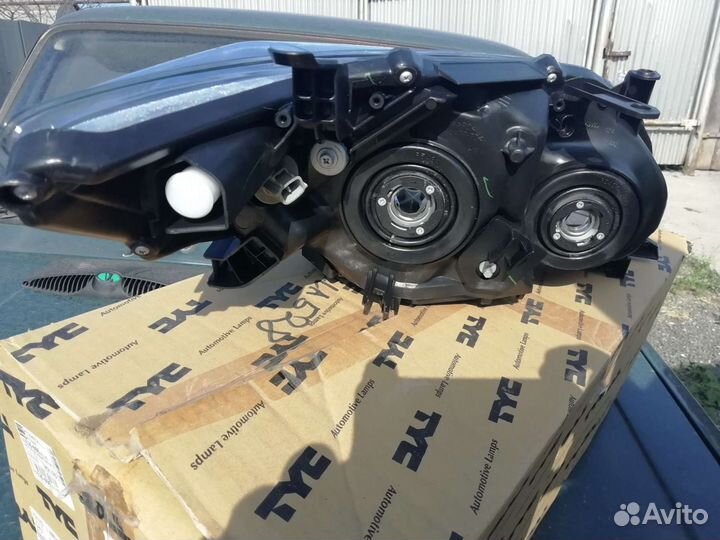 Фара Toyota Corolla 150 левая (новая)