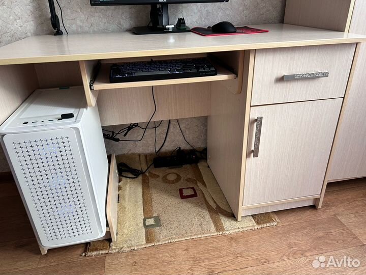 Компьютерный стол бу и шкаф бу