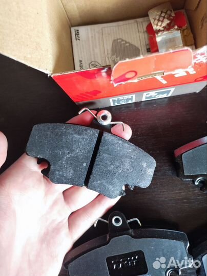 Колодки тормозные передние TRW GDB400