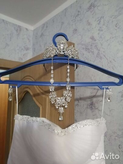 Свадебное платье 44 46 бу