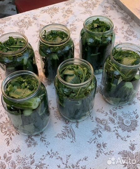 Стекляная банка для консервирования