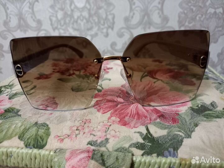 Солнцезащитные очки женские