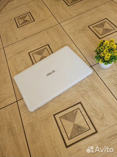 Мощный стильный 4ядра/4GB/SSD-256/15,6